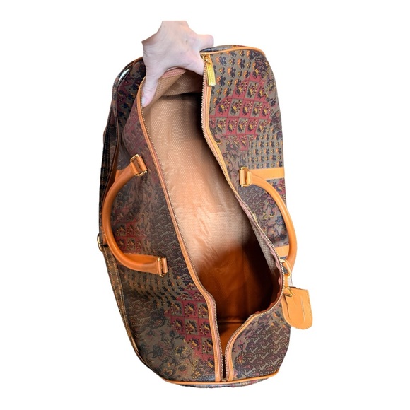 Escada Vintage Paisley Duffle Bag, Never Used!, Luxury Luggage - Picture 7 of 7